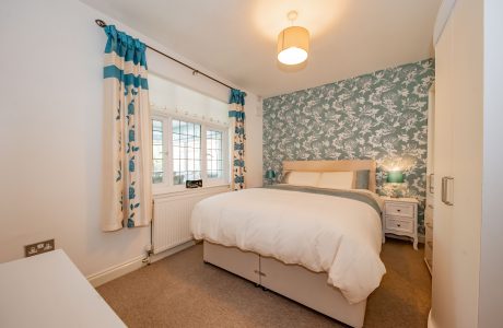 Property Bee - Sandhurst Road, Yateley, Hampshire, GU46