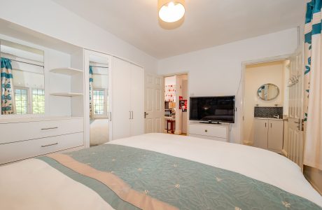 Property Bee - Sandhurst Road, Yateley, Hampshire, GU46