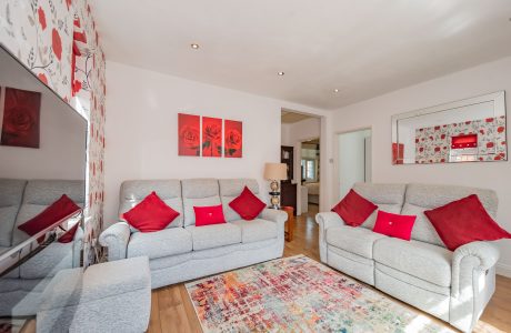 Property Bee - Sandhurst Road, Yateley, Hampshire, GU46