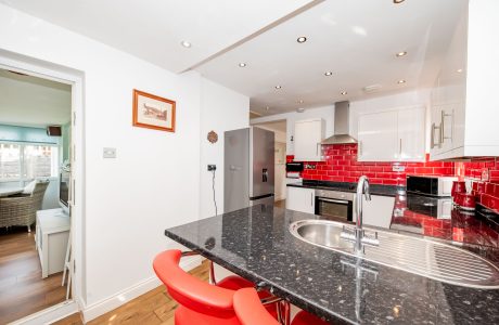 Property Bee - Sandhurst Road, Yateley, Hampshire, GU46