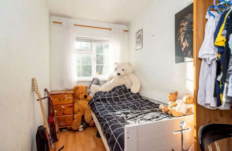 Property Bee - School Lane, Yateley, Hampshire, GU46