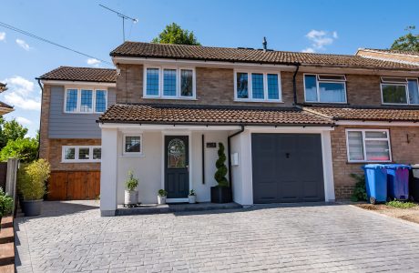Property Bee - Greenhaven, Yateley, Hampshire, GU46