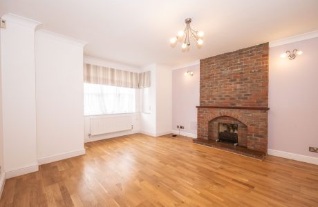 Property Bee - Cannon Close, Sandhurst, Berkshire, GU47