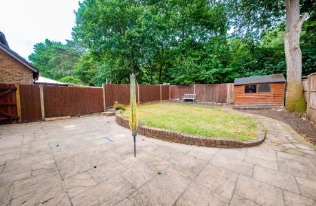 Property Bee - Cannon Close, Sandhurst, Berkshire, GU47