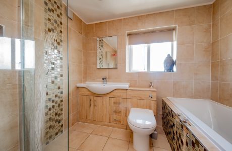 Property Bee - Winton Crescent, Yateley, Hampshire, GU46