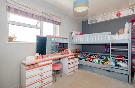 Property Bee - Winton Crescent, Yateley, Hampshire, GU46