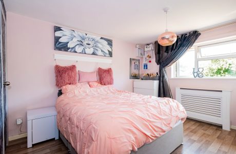Property Bee - Winton Crescent, Yateley, Hampshire, GU46