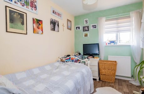 Property Bee - Winton Crescent, Yateley, Hampshire, GU46