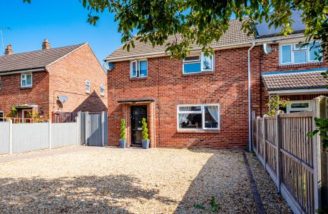 Property Bee - Winton Crescent, Yateley, Hampshire, GU46