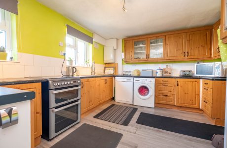 Property Bee - Winton Crescent, Yateley, Hampshire, GU46