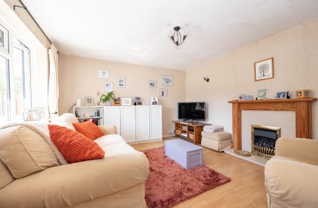 Property Bee - Winton Crescent, Yateley, Hampshire, GU46