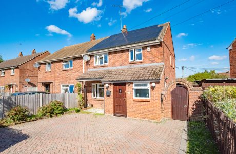 Property Bee - Winton Crescent, Yateley, Hampshire, GU46
