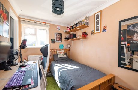 Property Bee - Winton Crescent, Yateley, Hampshire, GU46