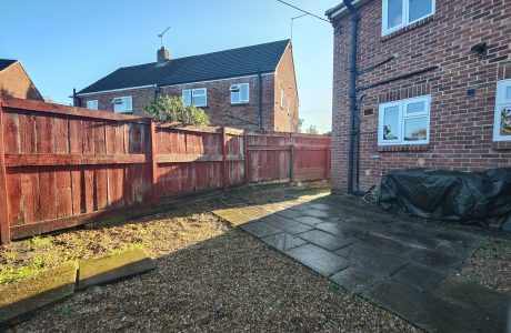 Property Bee - Winton Crescent, Yateley, Hampshire, GU46