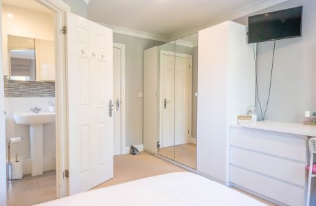Property Bee - Driftways, Yateley, Hampshire, GU46
