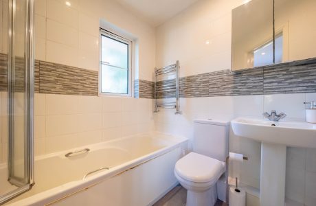 Property Bee - Driftways, Yateley, Hampshire, GU46