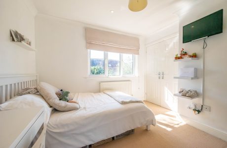 Property Bee - Driftways, Yateley, Hampshire, GU46