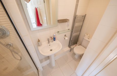 Property Bee - Driftways, Yateley, Hampshire, GU46