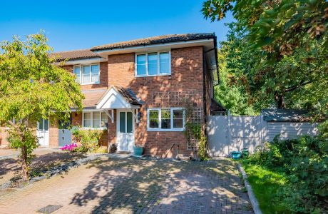 Property Bee - Driftways, Yateley, Hampshire, GU46