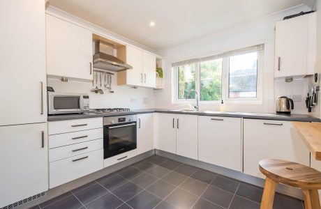 Property Bee - Driftways, Yateley, Hampshire, GU46