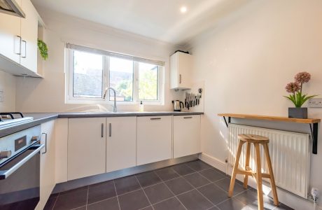 Property Bee - Driftways, Yateley, Hampshire, GU46