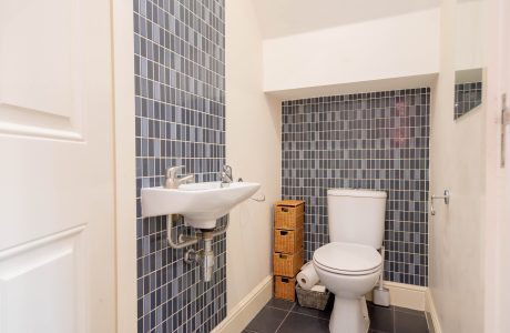 Property Bee - Driftways, Yateley, Hampshire, GU46
