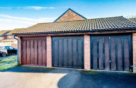 Property Bee - Rokes Place, Yateley, Hampshire, GU46