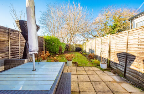 Property Bee - Rokes Place, Yateley, Hampshire, GU46
