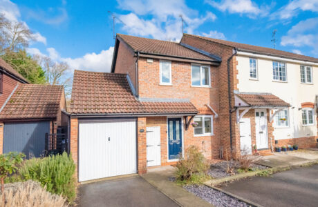 Property Bee - Lower Moor, Yateley, Hampshire, GU46