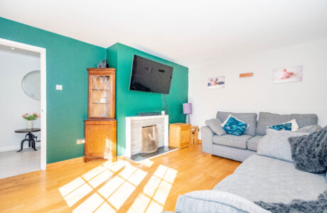 Property Bee - Bramling Avenue, Yateley, Hampshire, GU46
