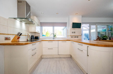 Property Bee - Bramling Avenue, Yateley, Hampshire, GU46