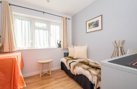Property Bee - Ives Close, Yateley, Hampshire, GU46