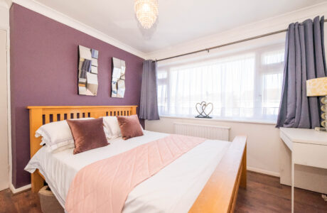 Property Bee - Ives Close, Yateley, Hampshire, GU46