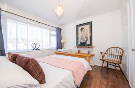 Property Bee - Ives Close, Yateley, Hampshire, GU46