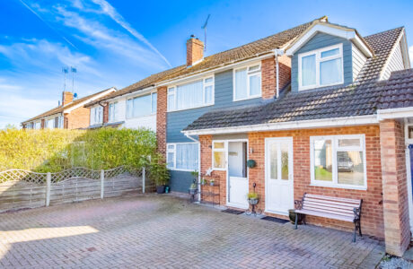 Property Bee - Ives Close, Yateley, Hampshire, GU46
