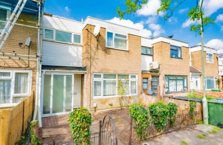 Property Bee - Aldwick Close, Farnborough, Hampshire, GU14