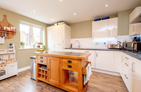 Property Bee - Jubilee Drive, Church Crookham, Hampshire, GU52