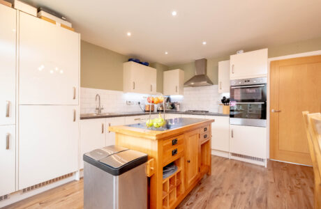 Property Bee - Jubilee Drive, Church Crookham, Hampshire, GU52