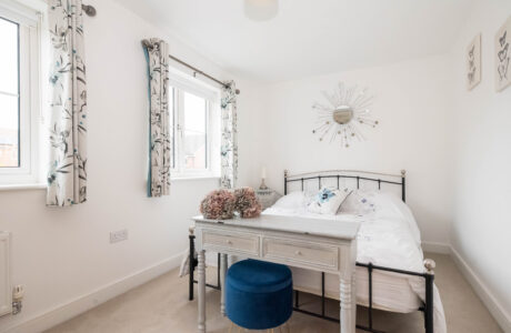 Property Bee - Jubilee Drive, Church Crookham, Hampshire, GU52