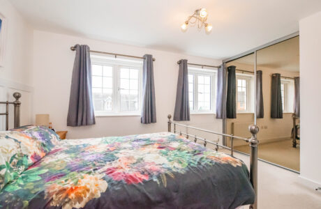 Property Bee - Jubilee Drive, Church Crookham, Hampshire, GU52