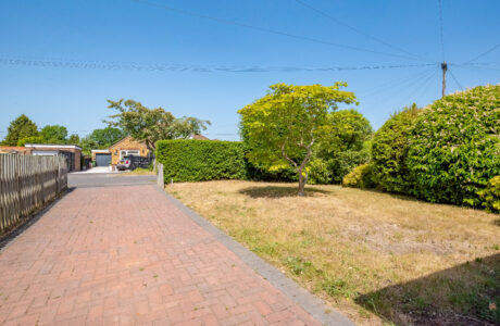 Property Bee - Lawford Crescent, Yateley, Hampshire, GU46