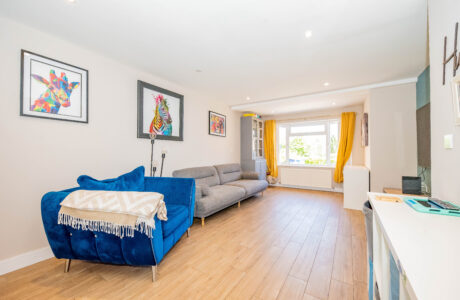 Property Bee - Bramling Avenue, Yateley, Hampshire, GU46