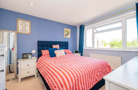 Property Bee - Bramling Avenue, Yateley, Hampshire, GU46