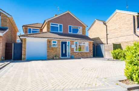 Property Bee - Bramling Avenue, Yateley, Hampshire, GU46