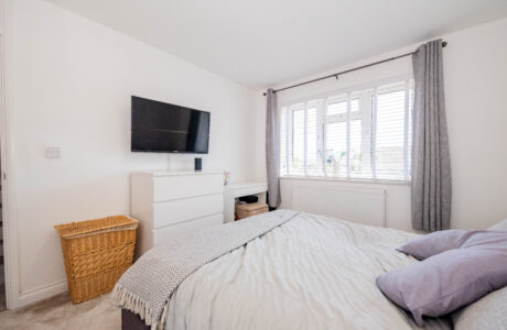 Property Bee - Wordsworth Avenue, Yateley, Hampshire, GU46