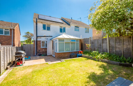 Property Bee - Wordsworth Avenue, Yateley, Hampshire, GU46