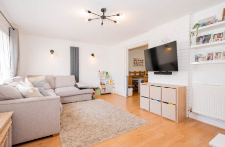 Property Bee - Wordsworth Avenue, Yateley, Hampshire, GU46