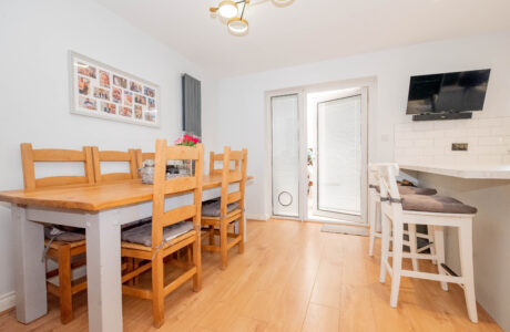 Property Bee - Wordsworth Avenue, Yateley, Hampshire, GU46