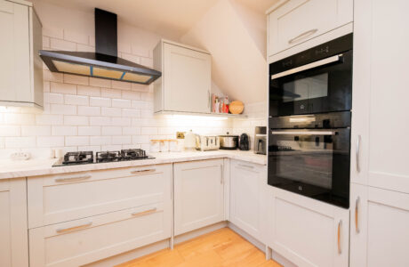 Property Bee - Wordsworth Avenue, Yateley, Hampshire, GU46