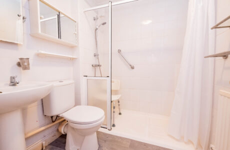 Property Bee - West Fryerne, Yateley, Hampshire, GU46
